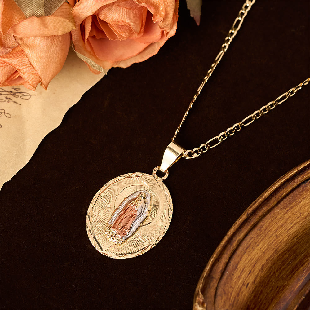 Collar con Medallón Ovalado Radiante de la Virgen María en Cuatro Estilos: Bendición Celestial