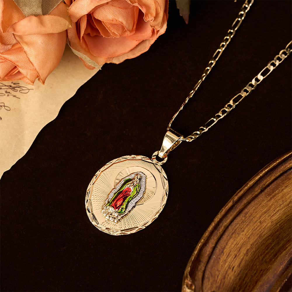 Collar con Medallón Ovalado Radiante de la Virgen María en Cuatro Estilos: Bendición Celestial