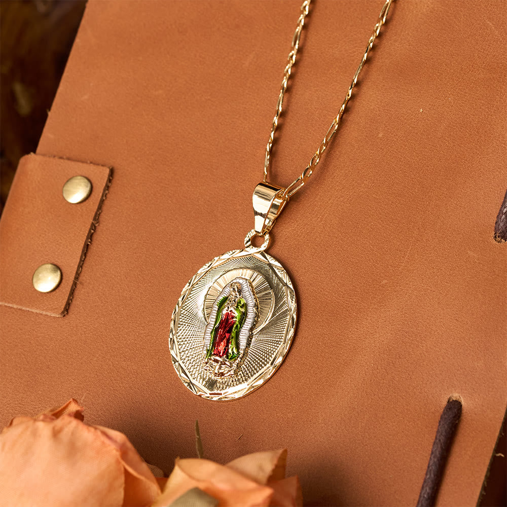 Collar con Medallón Ovalado Radiante de la Virgen María en Cuatro Estilos: Bendición Celestial