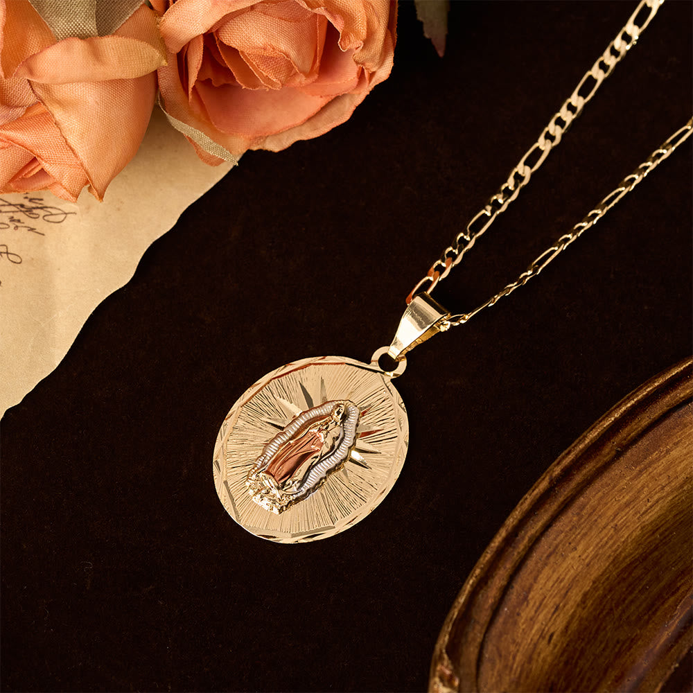 Collar con Medallón Ovalado Radiante de la Virgen María en Cuatro Estilos: Bendición Celestial