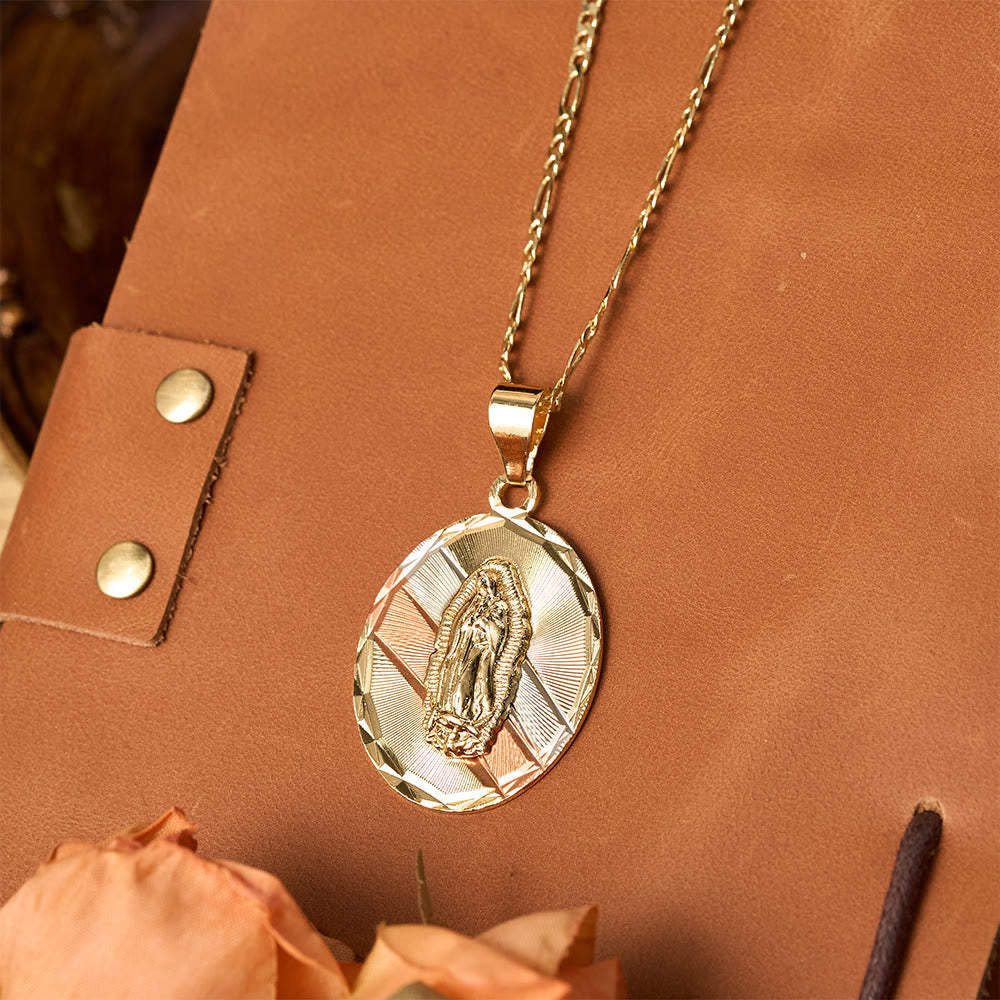 Collar con Medallón Ovalado Radiante de la Virgen María en Cuatro Estilos: Bendición Celestial