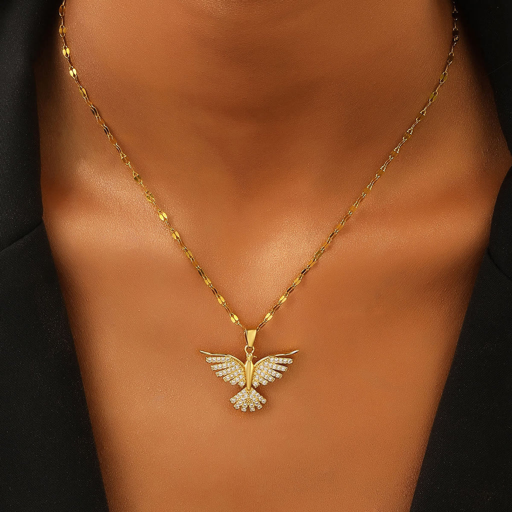Collar Brillante de Paloma Alada del Espíritu Santo: Emblema de Guía Divina