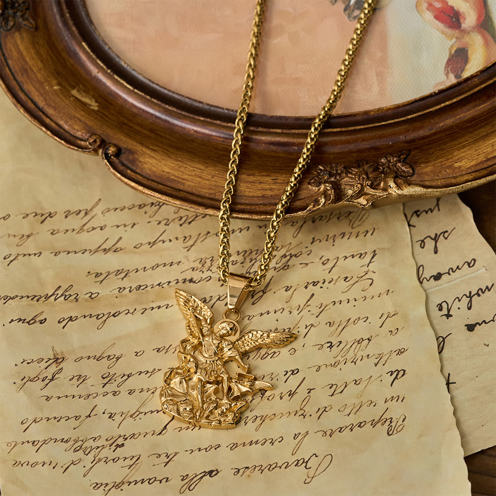 Collar con Dije de San Miguel Arcángel Bicolor: Emblema de Protección Divina