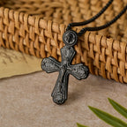 Collar con Dije Crucifijo Ortodoxo: Emblema de Redención y Devoción Sagrada