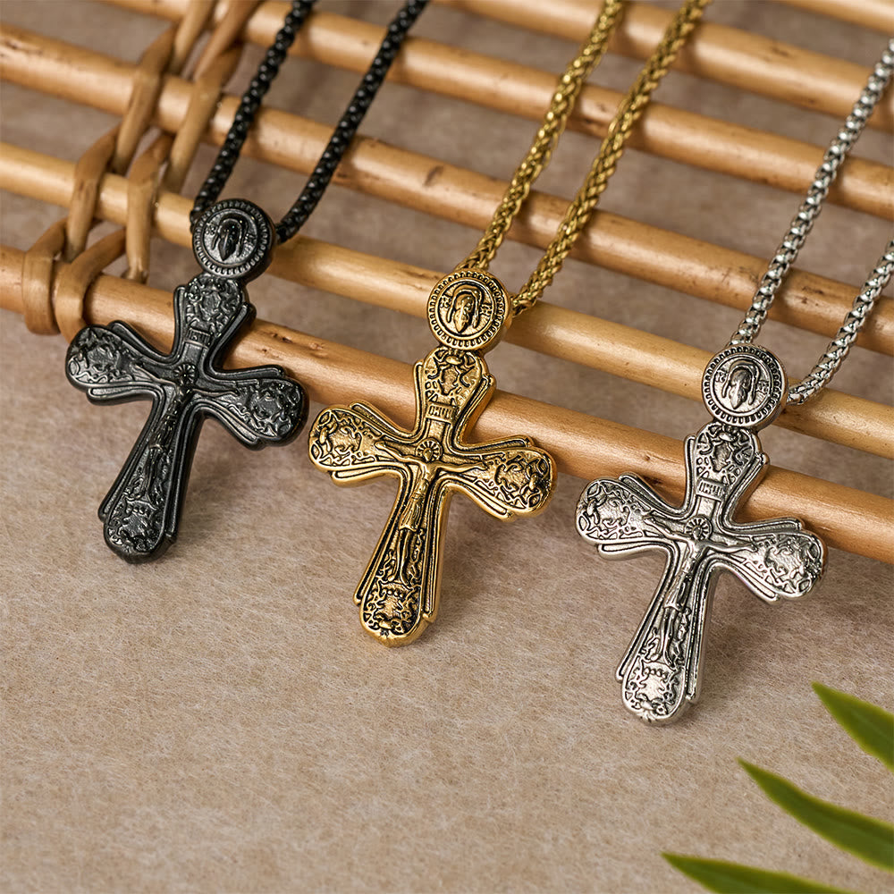Collar con Dije Crucifijo Ortodoxo: Emblema de Redención y Devoción Sagrada