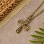 Collar con Dije Crucifijo Ortodoxo: Emblema de Redención y Devoción Sagrada