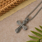 Collar con Dije Crucifijo Ortodoxo: Emblema de Redención y Devoción Sagrada
