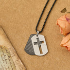 Collar con Dije Placa Militar de Cruz Padre Nuestro: Emblema de Gracia Divina y Fe