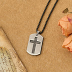 Collar con Dije Placa Militar de Cruz Padre Nuestro: Emblema de Gracia Divina y Fe