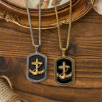 Collar con Dije Placa Militar Cruz Ancla con Greca Griega: Emblema de Fe y Esperanza Firme