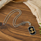 Collar con Dije Placa Militar Cruz Ancla con Greca Griega: Emblema de Fe y Esperanza Firme