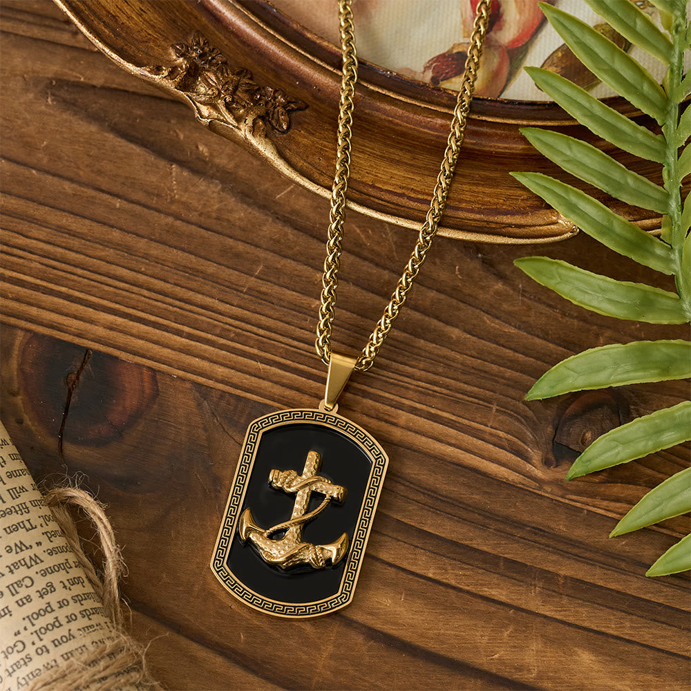 Collar con Dije Placa Militar Cruz Ancla con Greca Griega: Emblema de Fe y Esperanza Firme