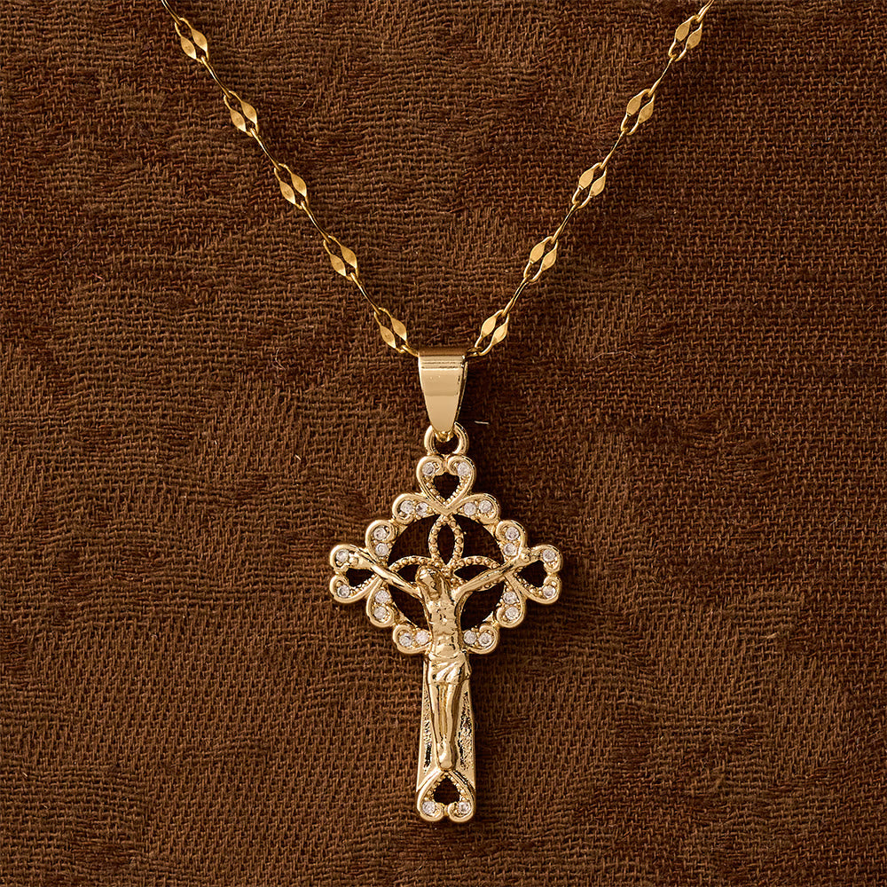 Collar con Dije de Llave Crucifijo con Circonitas: Emblema de Gracia Redentora y Fe