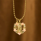 Set de Collares de Fe con la Virgen Ornamentada y Cruz Alada: Emblema de Protección Espiritual