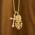 Set de Collares de Fe con la Virgen Ornamentada y Cruz Alada: Emblema de Protección Espiritual