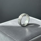 Anillo Giratorio Antiestrés de Cruz: Emblema de Fe Inquebrantable