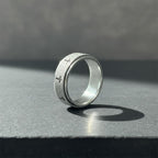 Anillo Giratorio Antiestrés de Cruz: Emblema de Fe Inquebrantable