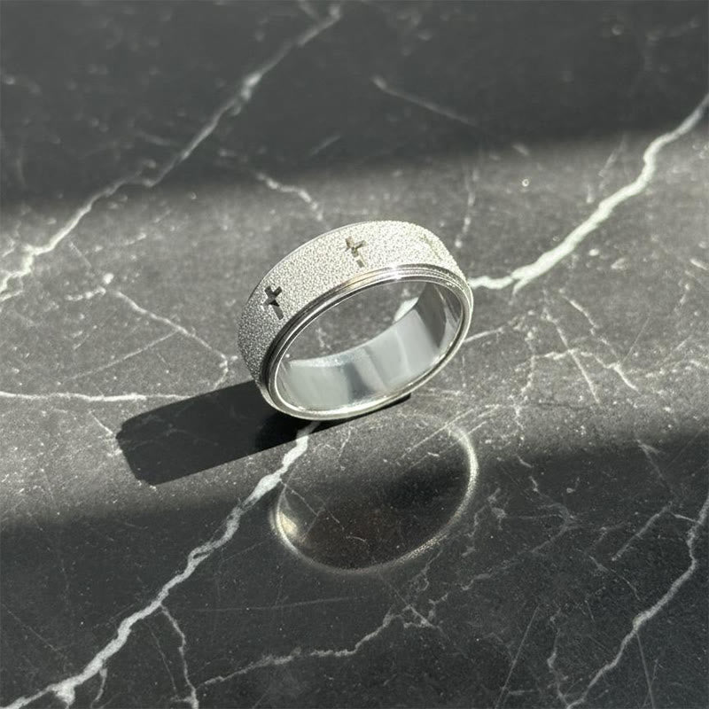 Anillo Giratorio Antiestrés de Cruz: Emblema de Fe Inquebrantable