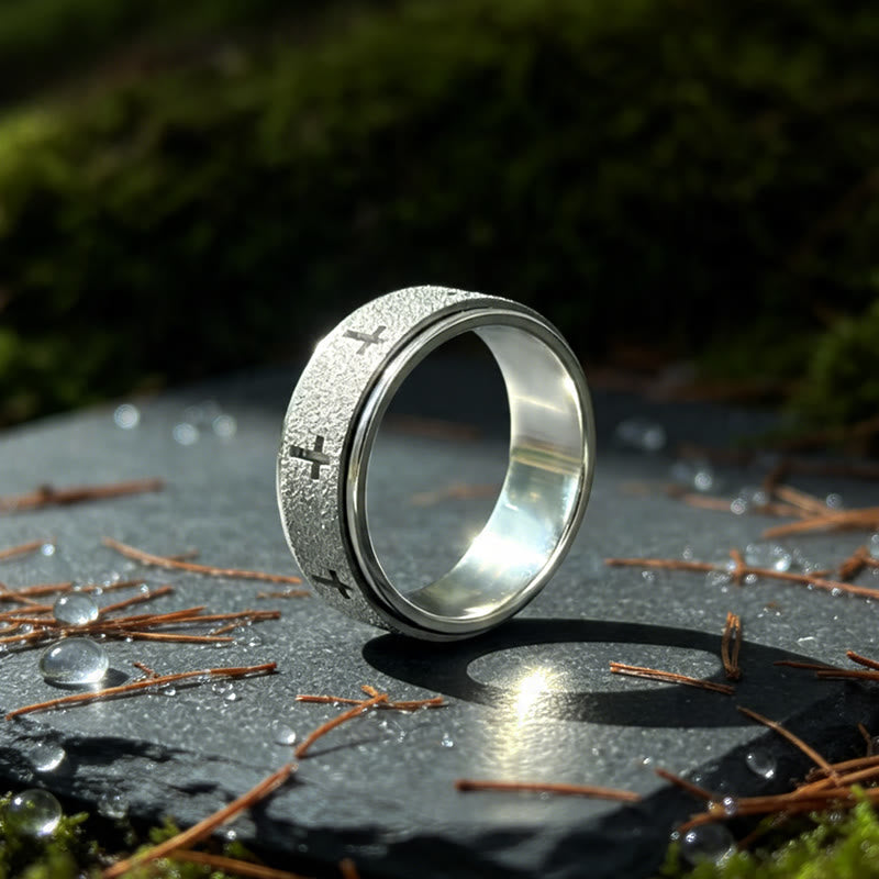 Anillo Giratorio Antiestrés de Cruz: Emblema de Fe Inquebrantable