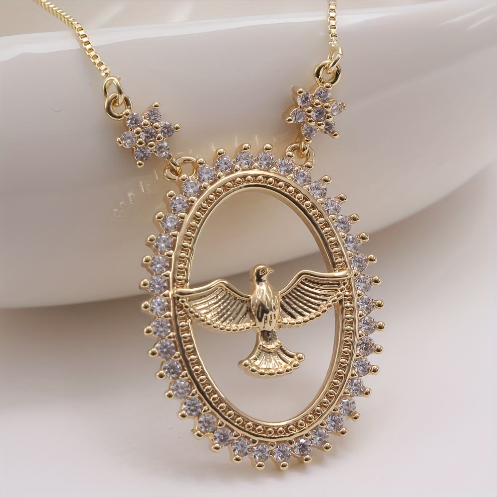 Collar con Dije Ovalado de Paloma con Circonita: Emblema de Paz Divina y Espíritu Santo