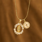 Set de Dijes de Circonita Clásicos de la Virgen y Cruz: Emblema de Devoción Inquebrantable