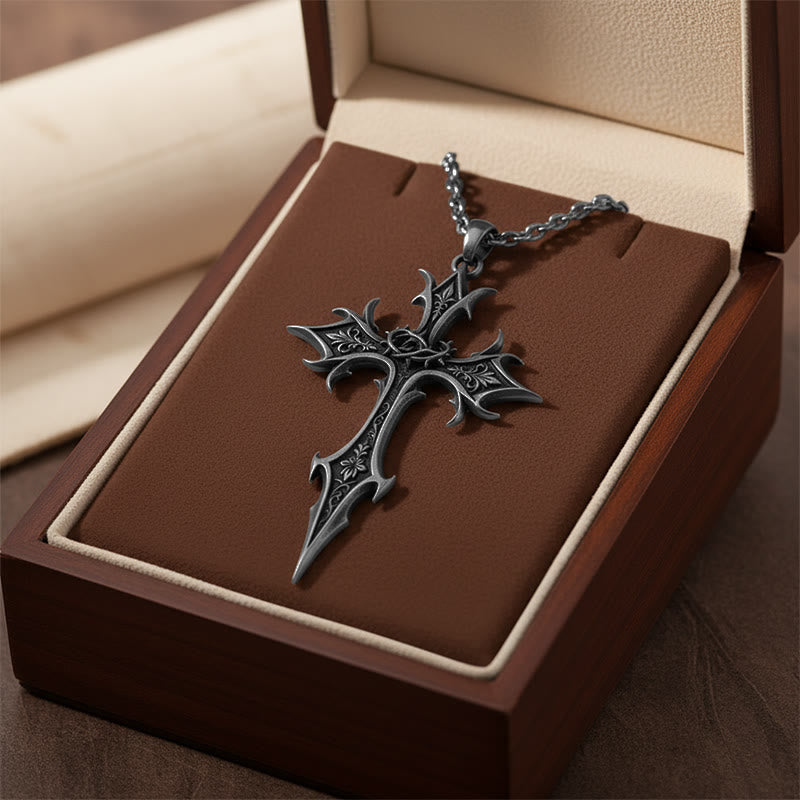 Collar con Dije de Cruz Gótica Corona de Espinas: Emblema del Sacrificio y Redención de Cristo