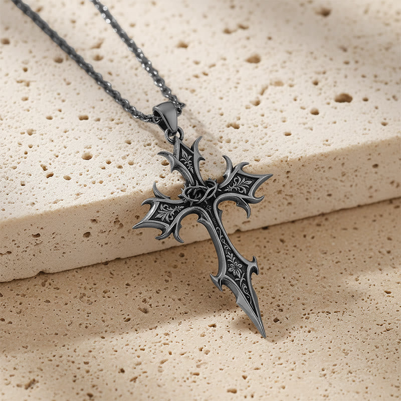 Collar con Dije de Cruz Gótica Corona de Espinas: Emblema del Sacrificio y Redención de Cristo