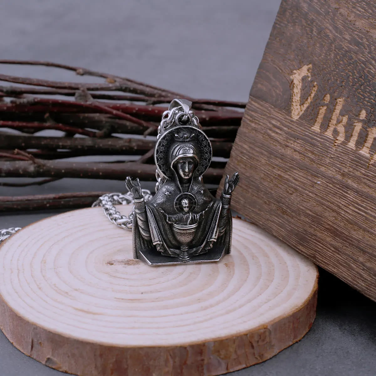 Collar Católico de Acero Inoxidable con Medallón de Protección de la Virgen María