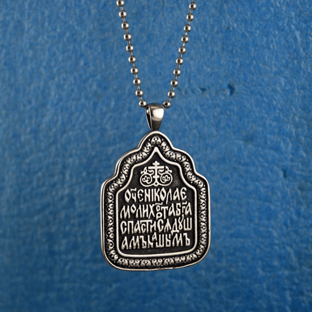 Collar de Titanio con Dije de Bendición del Padre