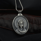 Collar de Acero Inoxidable de la Asunción de la Virgen María