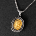 Collar de Titanio con Dije de Medalla Dorada de Cristo