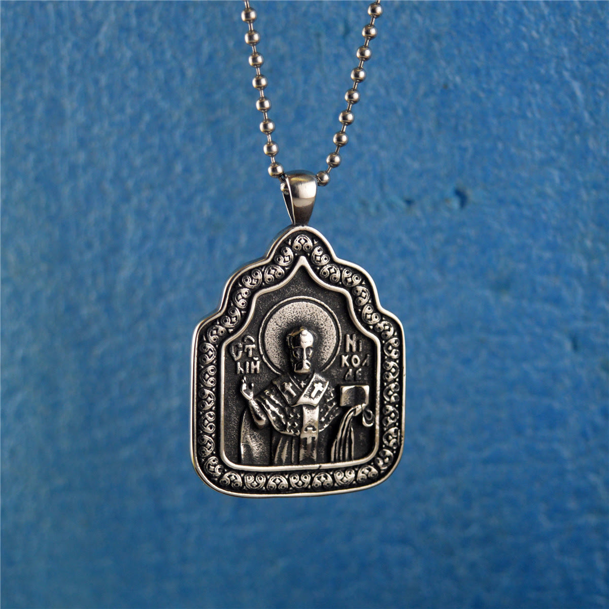 Collar de Titanio con Dije de Bendición del Padre