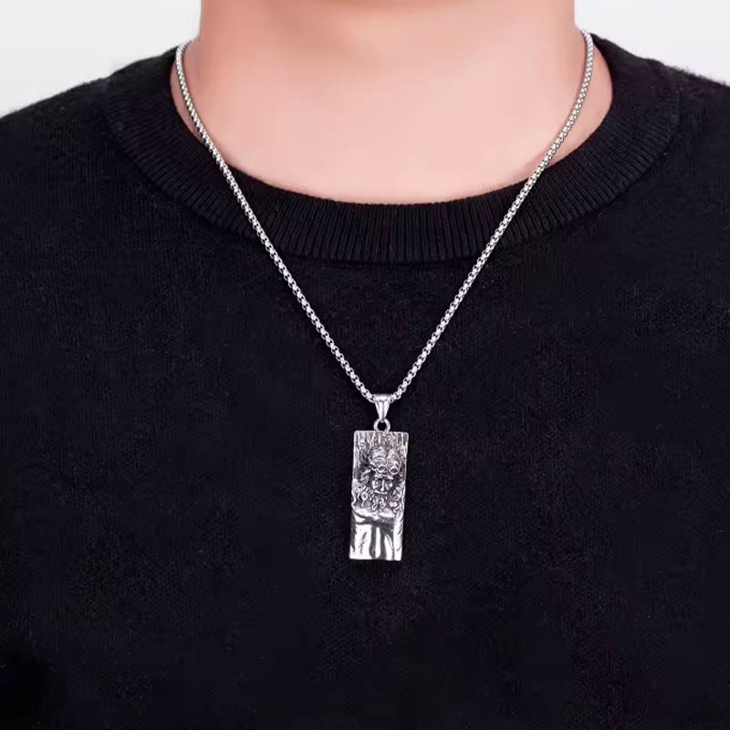Collar Religioso Amuleto Escudo de Jesús