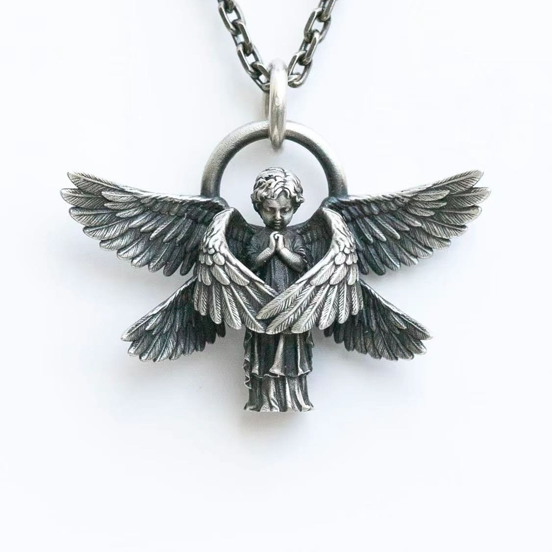 Collar de Buena Suerte con Dije de Ala de Ángel Orante
