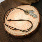 Collar de Cuero con Dije de Cruz de Pluma