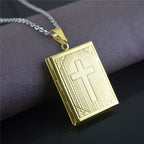 Collar con Dije en Forma de Biblia que se Abre Estilo Práctico