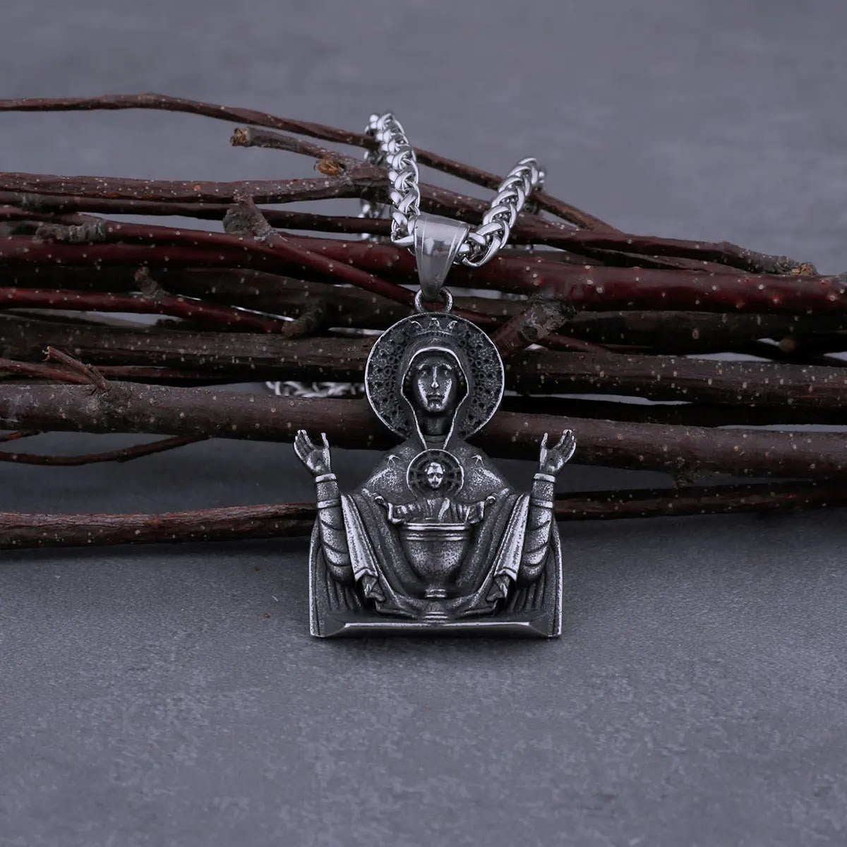 Collar Católico de Acero Inoxidable con Medallón de Protección de la Virgen María