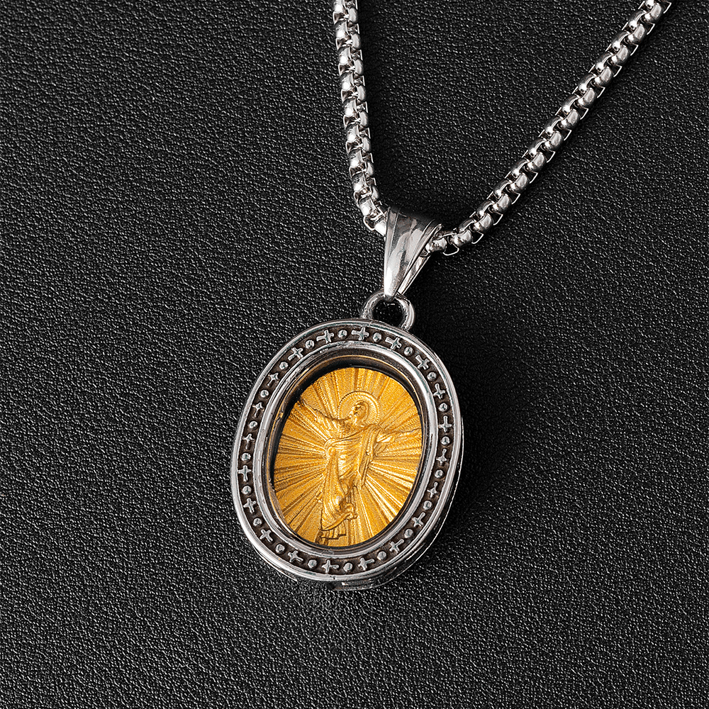 Collar de Titanio con Dije de Medalla Dorada de Cristo