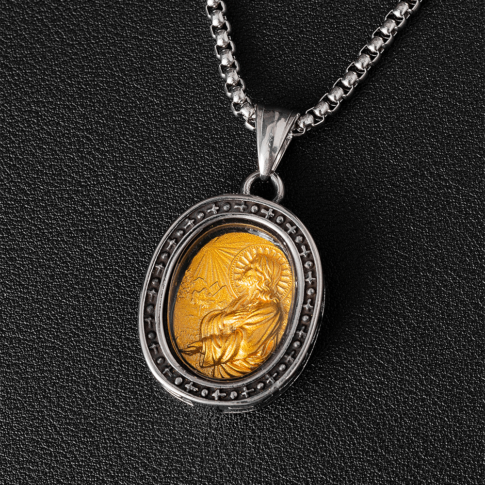 Collar de Titanio con Dije de Medalla Dorada de Cristo