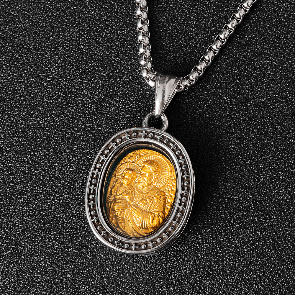 Collar de Titanio con Dije de Medalla Dorada de Cristo