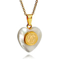 Collar de Corazón de Concha con Medalla de San Benito