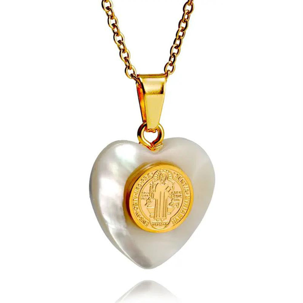 Collar de Corazón de Concha con Medalla de San Benito