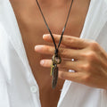 Collar de Cuero con Dije de Cruz de Pluma