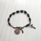 Pulsera Sencilla de Hematita con Sagrado Corazón de Jesús y Crucifijo