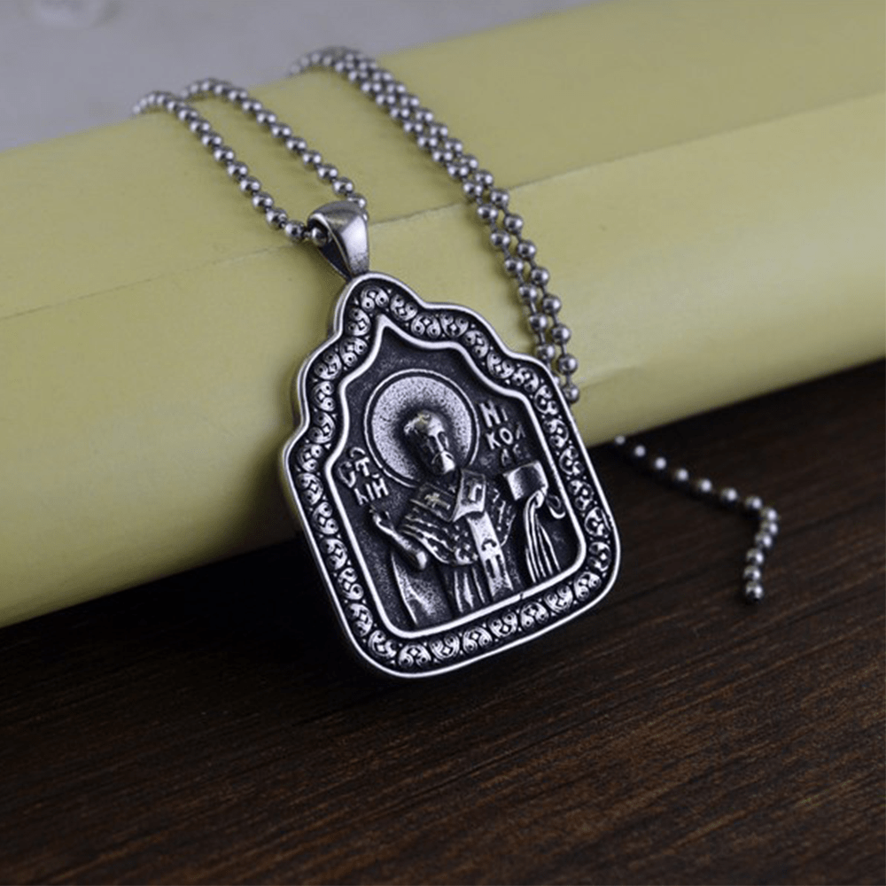 Collar de Titanio con Dije de Bendición del Padre