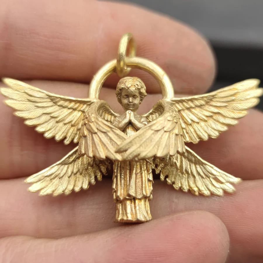 Collar de Buena Suerte con Dije de Ala de Ángel Orante