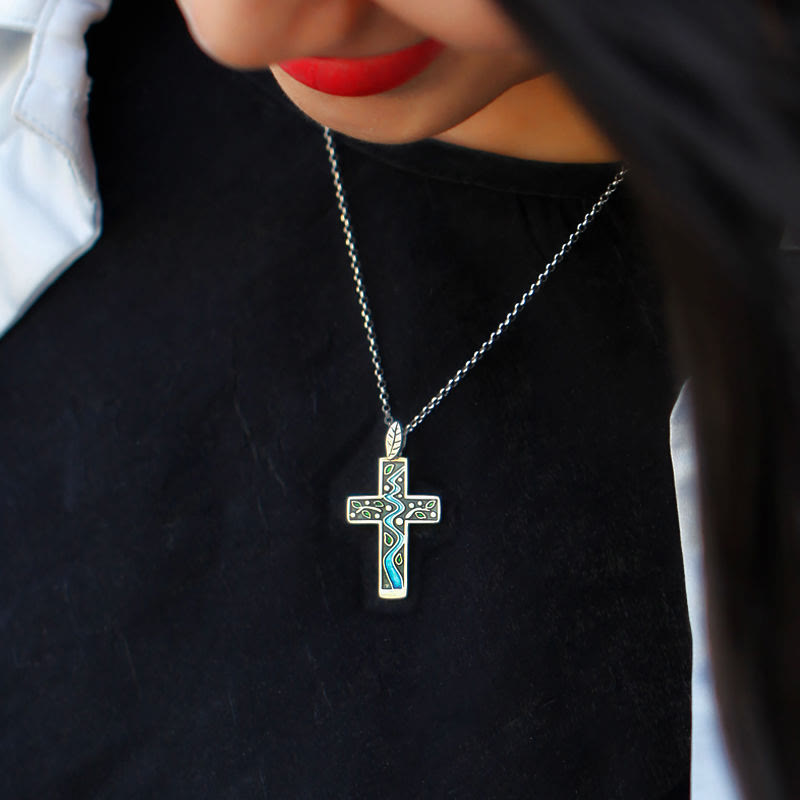 Collar de Cruz de Esmalte con Árbol junto al Arroyo Estilo Fresco