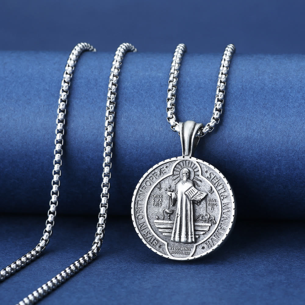 Collar Católico Vintage con Dije de San Benito: Joyería Amuleto para la Oración