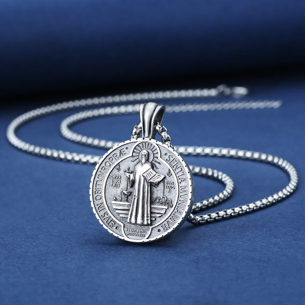 Collar Católico Vintage con Dije de San Benito: Joyería Amuleto para la Oración