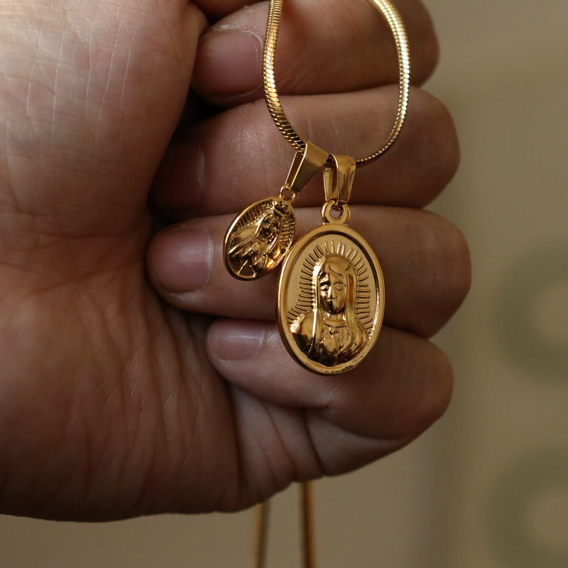 Collar de Oro con Doble Dije Redondo de la Virgen
